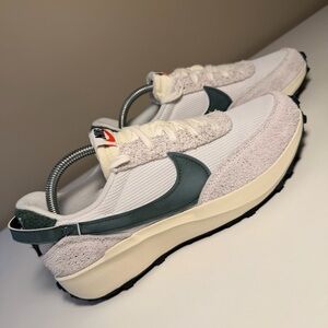 NEW Nike Women's 10 Waffle Debut Vintage White Green Retro Sneakers